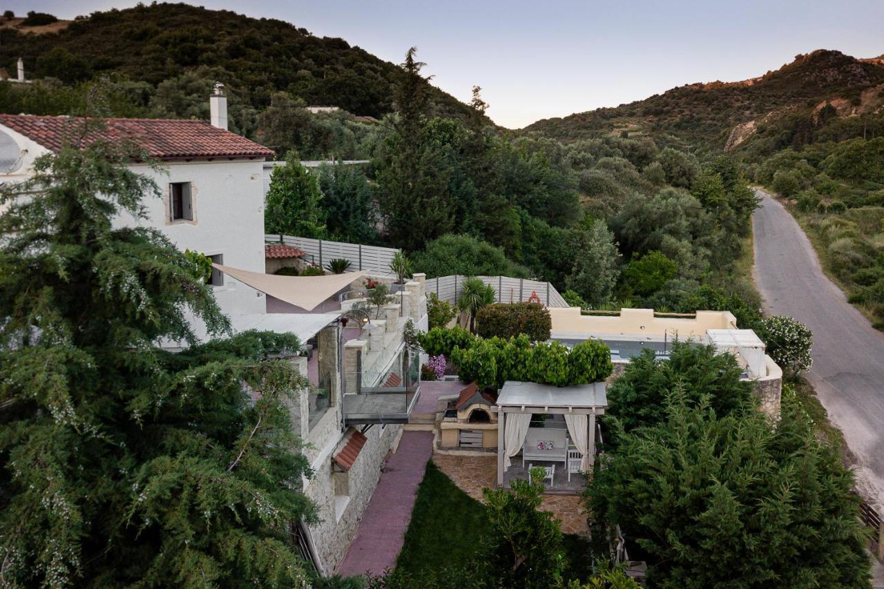 Verekinthos Villas - Pool, Hot Tub, Bbq, Kids Playground, Stunning Mountain Views Yerolákkos Eksteriør billede