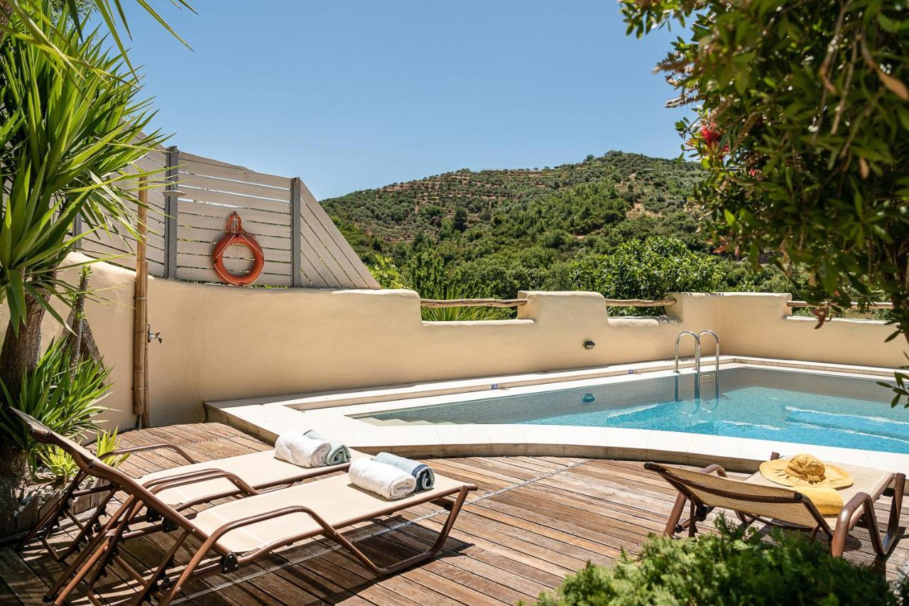 Verekinthos Villas - Pool, Hot Tub, Bbq, Kids Playground, Stunning Mountain Views Yerolákkos Eksteriør billede