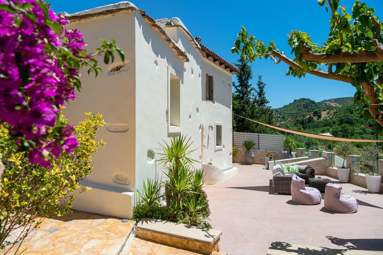 Verekinthos Villas - Pool, Hot Tub, Bbq, Kids Playground, Stunning Mountain Views Yerolákkos Eksteriør billede
