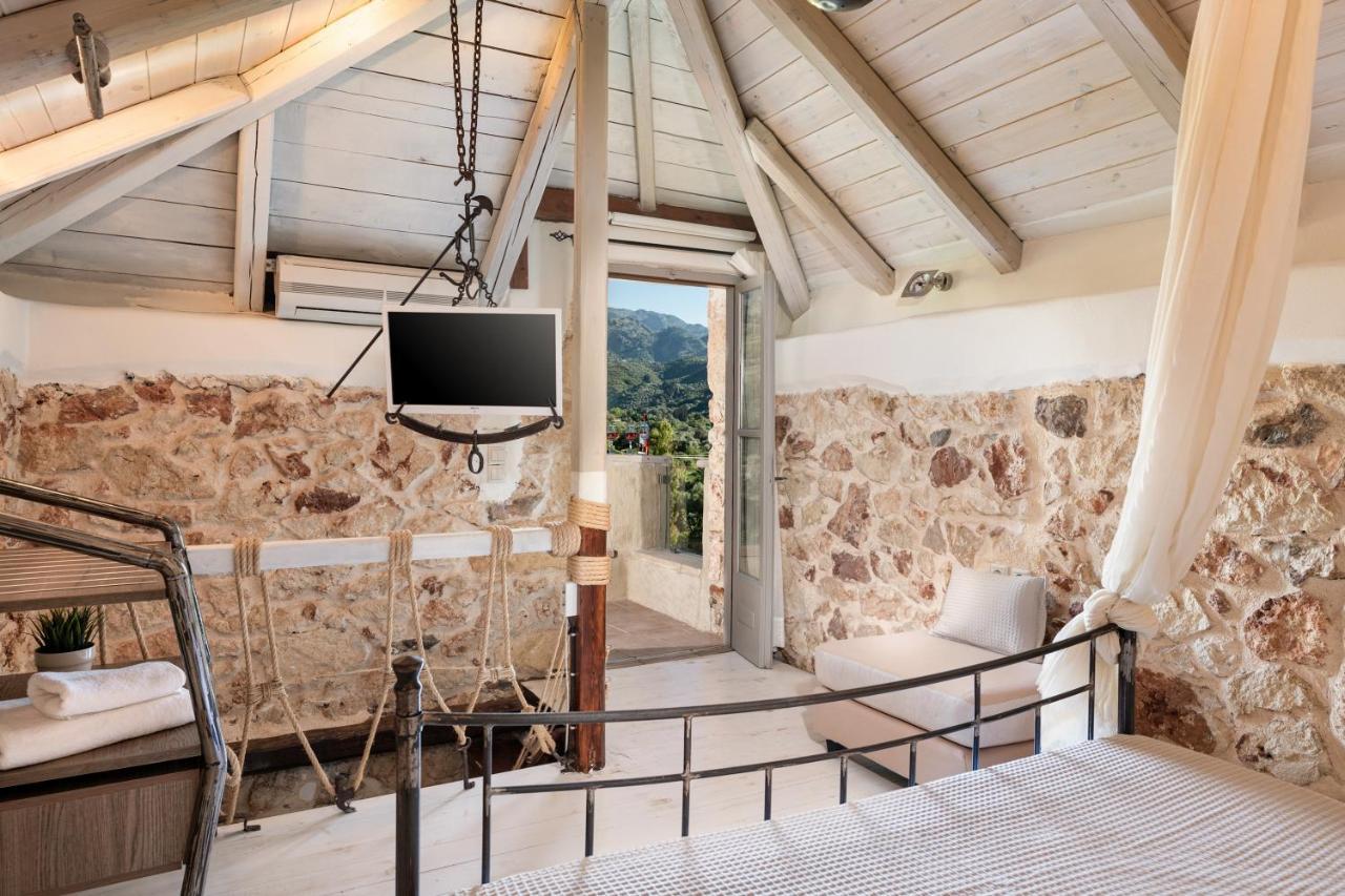 Verekinthos Villas - Pool, Hot Tub, Bbq, Kids Playground, Stunning Mountain Views Yerolákkos Eksteriør billede