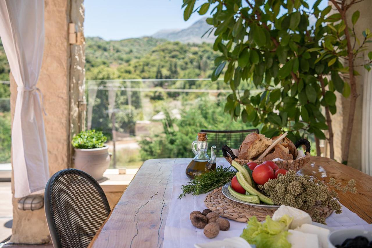 Verekinthos Villas - Pool, Hot Tub, Bbq, Kids Playground, Stunning Mountain Views Yerolákkos Eksteriør billede