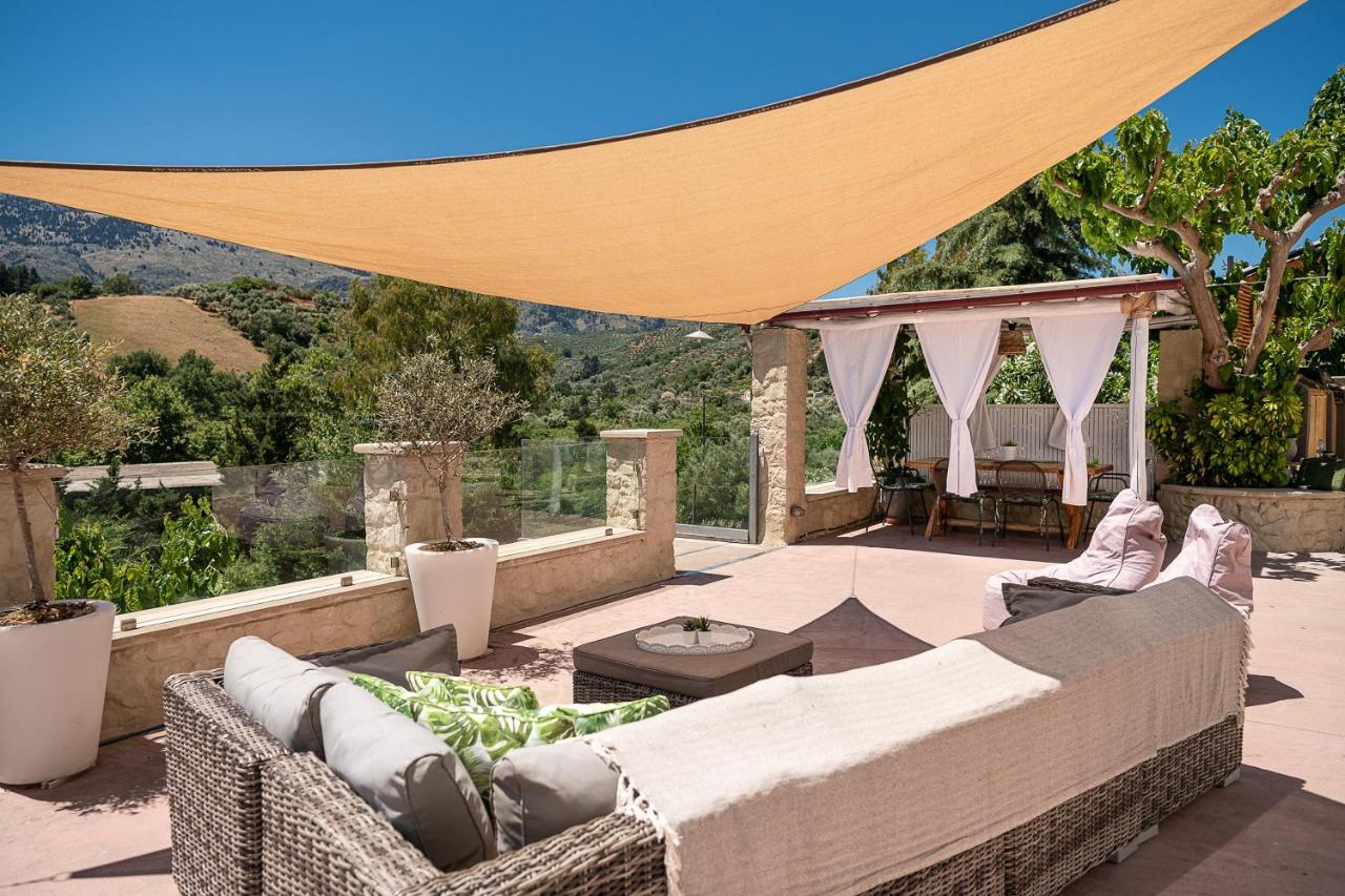 Verekinthos Villas - Pool, Hot Tub, Bbq, Kids Playground, Stunning Mountain Views Yerolákkos Eksteriør billede