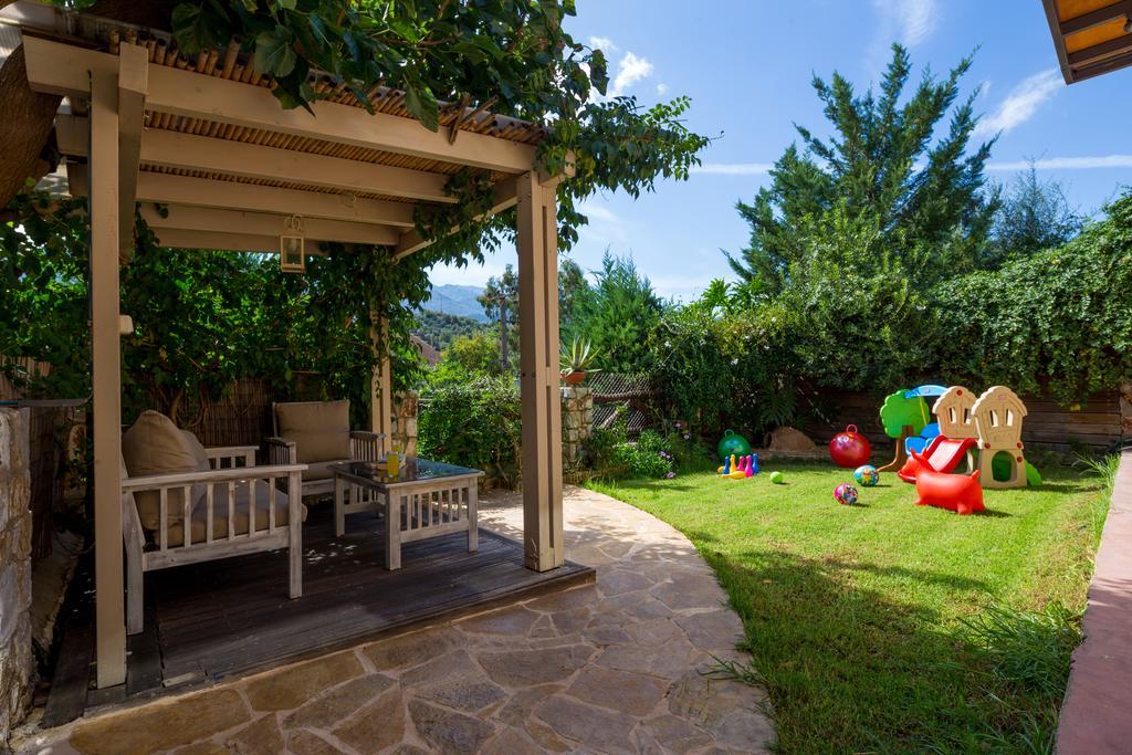 Verekinthos Villas - Pool, Hot Tub, Bbq, Kids Playground, Stunning Mountain Views Yerolákkos Eksteriør billede