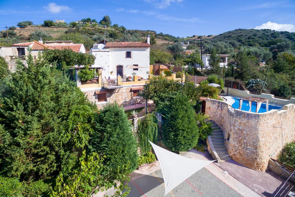 Verekinthos Villas - Pool, Hot Tub, Bbq, Kids Playground, Stunning Mountain Views Yerolákkos Eksteriør billede