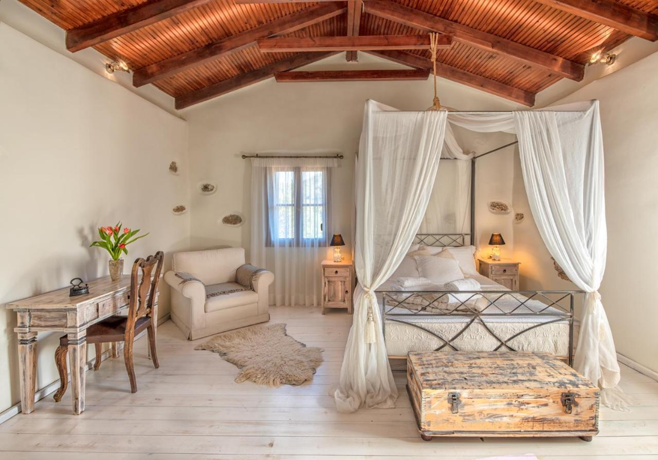 Verekinthos Villas - Pool, Hot Tub, Bbq, Kids Playground, Stunning Mountain Views Yerolákkos Eksteriør billede