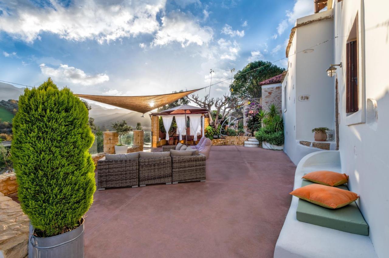 Verekinthos Villas - Pool, Hot Tub, Bbq, Kids Playground, Stunning Mountain Views Yerolákkos Eksteriør billede