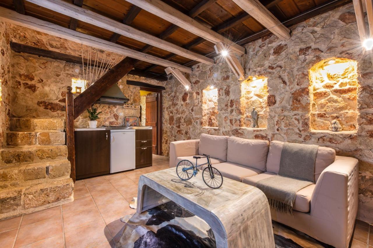 Verekinthos Villas - Pool, Hot Tub, Bbq, Kids Playground, Stunning Mountain Views Yerolákkos Eksteriør billede